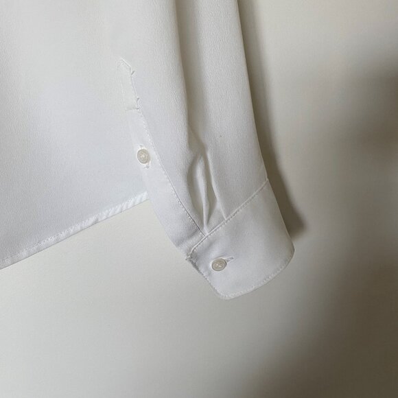 Blouse de couleur blanc doux ou crème avec col en V et manches longues - Picture 3 of 3